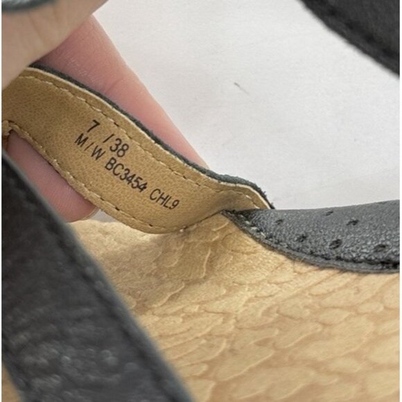 B.O.C. Børn Strappy Sandals Black Leather Flowers Flat Heel Sz 7/38 Preppy Boho - Picture 6 of 10